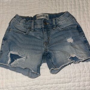 Abercrombie kids, girls, mid rise midi short jean short, size 7/8